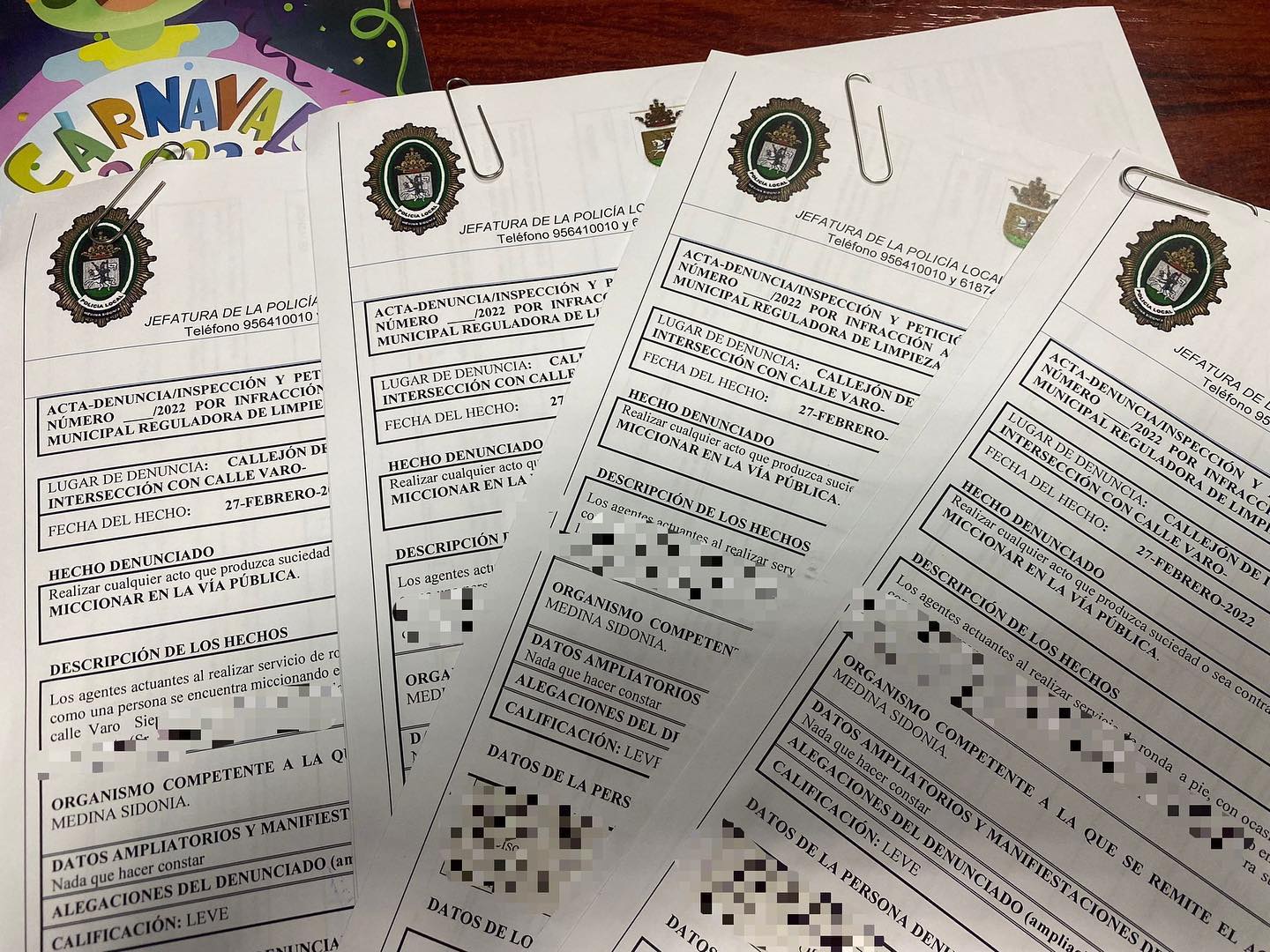 Denunciar por miccionar en la vía publica en Medina el primer fin de semana de Carnaval.