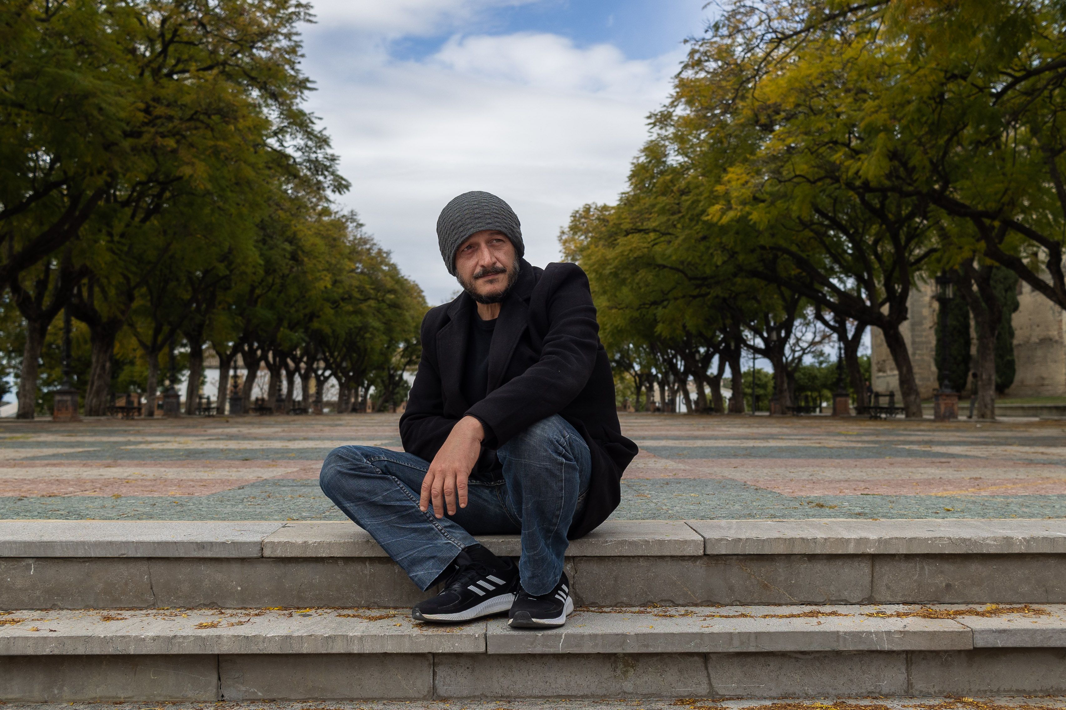 Ruiz-Berdejo, tras la entrevista con lavozdelsur.es, posa en la Alameda Vieja de Jerez: "No volveremos a dejar pasar la ocasión de gobernar Jerez; lo de 2015 fue un error histórico".