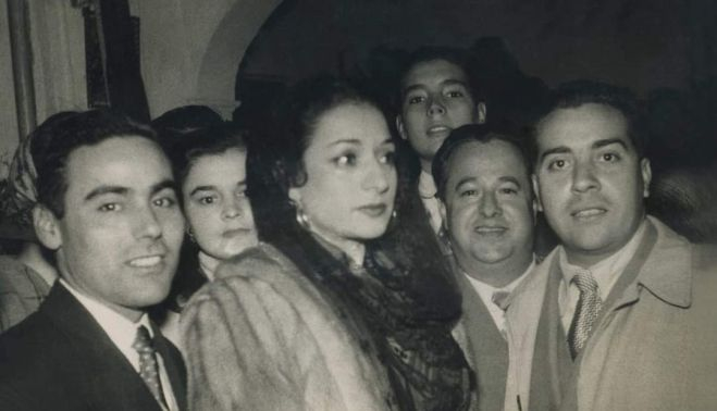 Carlos Otero, el primero por la izquierda, en su juventud junto a Lola Flores. 