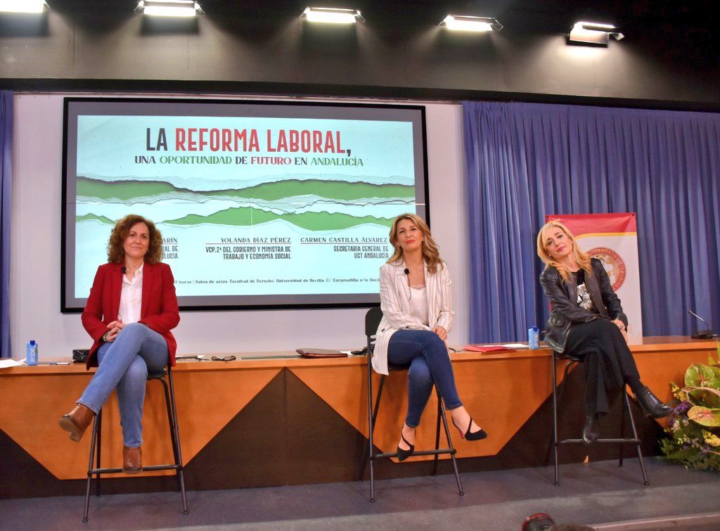 Yolanda Díaz en el acto junto a Nuria López (CCOO) y Carmen Castilla (UGT).   Foto: CCOO