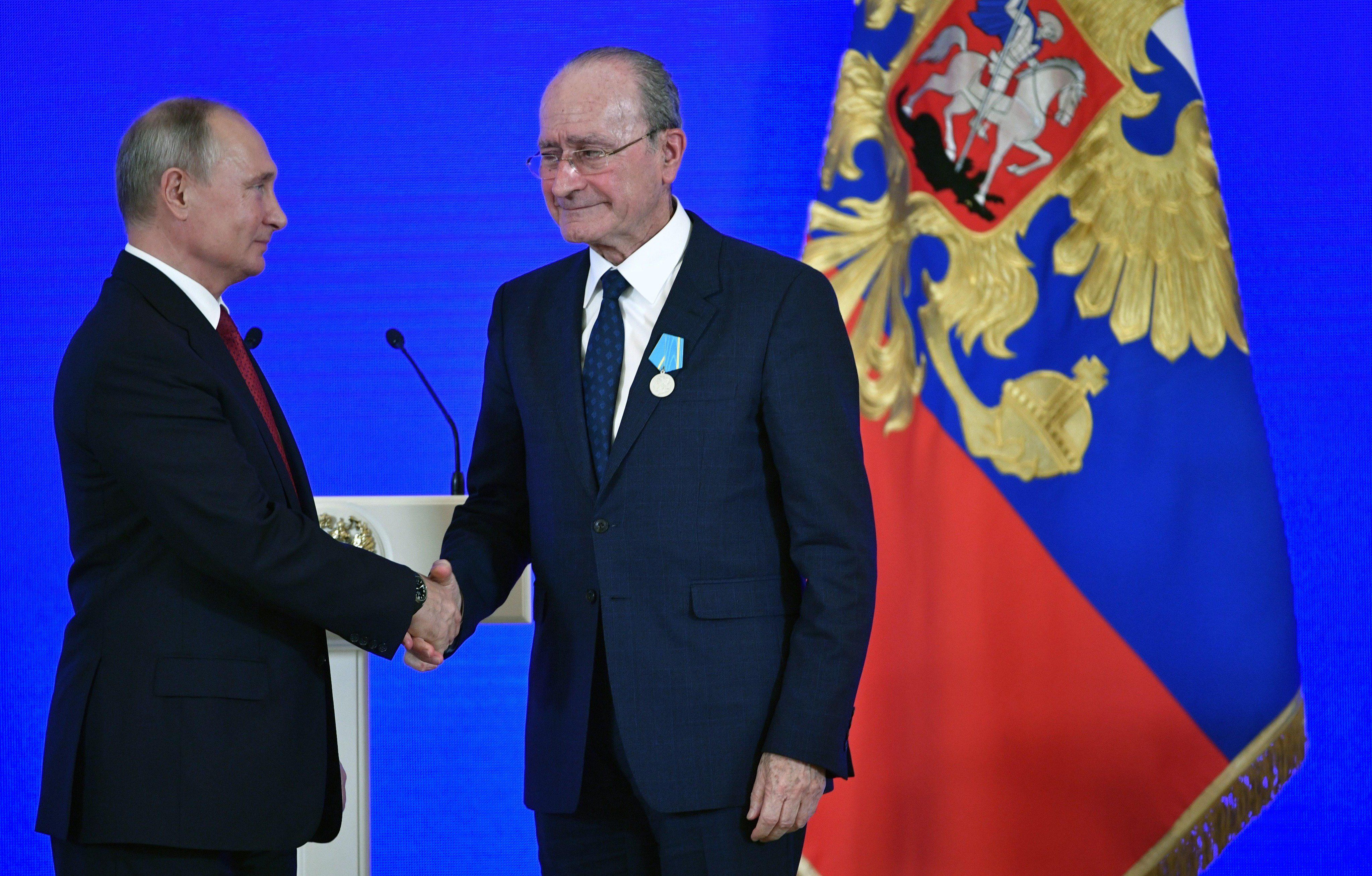 Vladimir Putin junto a Francisco de la Torre.