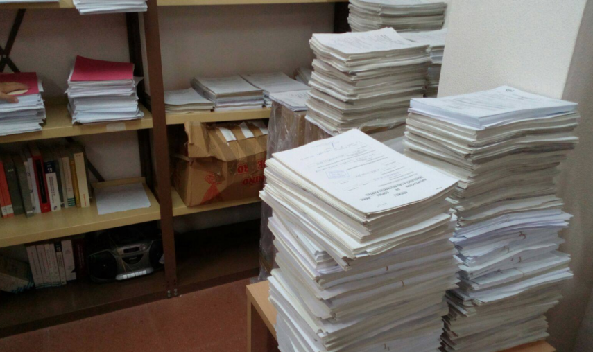 Expedientes amontonados con demandas p