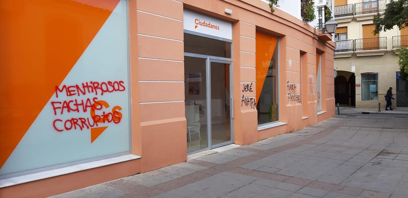 Imagen de la sede de Ciudadanos en Jerez tras las pintadas