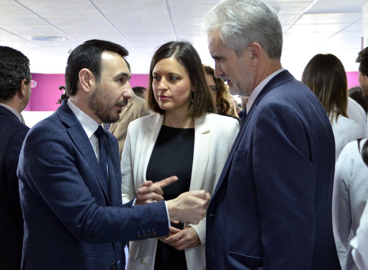 López Gil (a la izda. de la imagen) junto a Cavada, en una imagen de archivo.