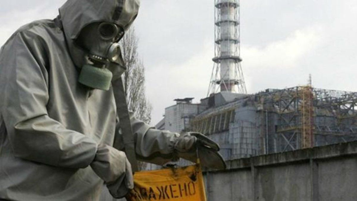 Un trabajador en la central nuclear de Chernóbil. En 1986 tuvo lugar uno de los mayores accidentes nucleares de la historia
