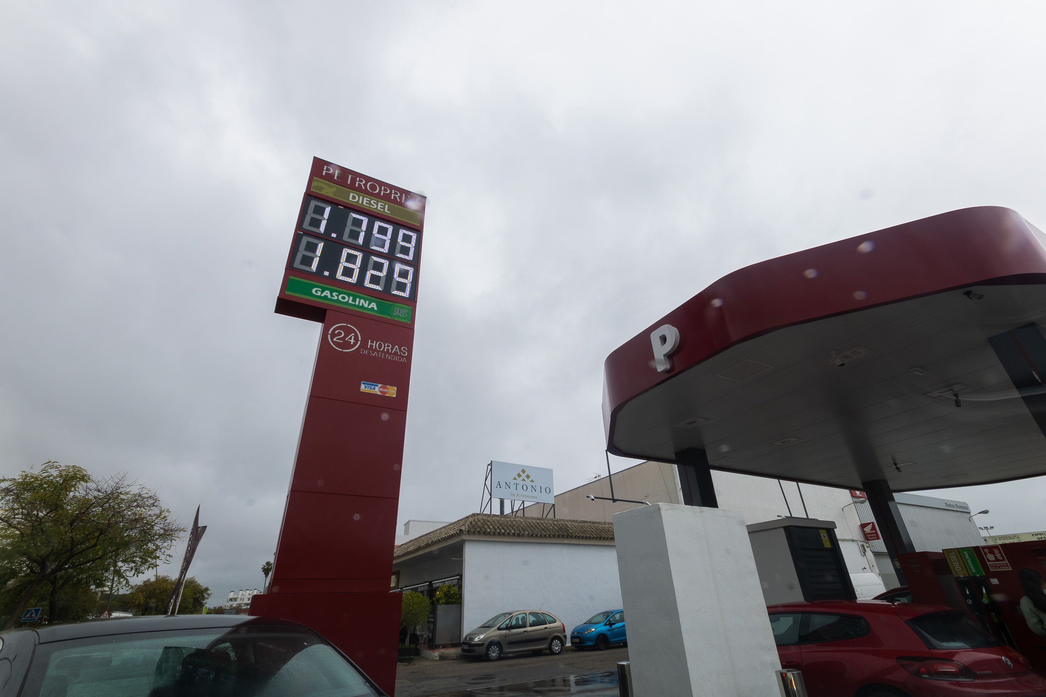 El Gobierno presiona a las petroleras para que bajen sus precios.