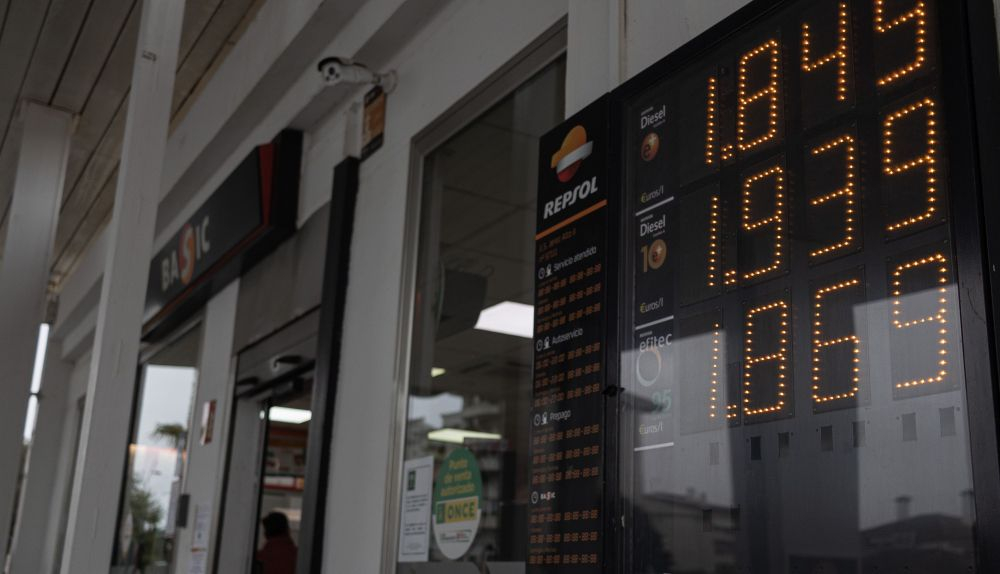 Los precios en otra gasolinera de Jerez, este viernes.