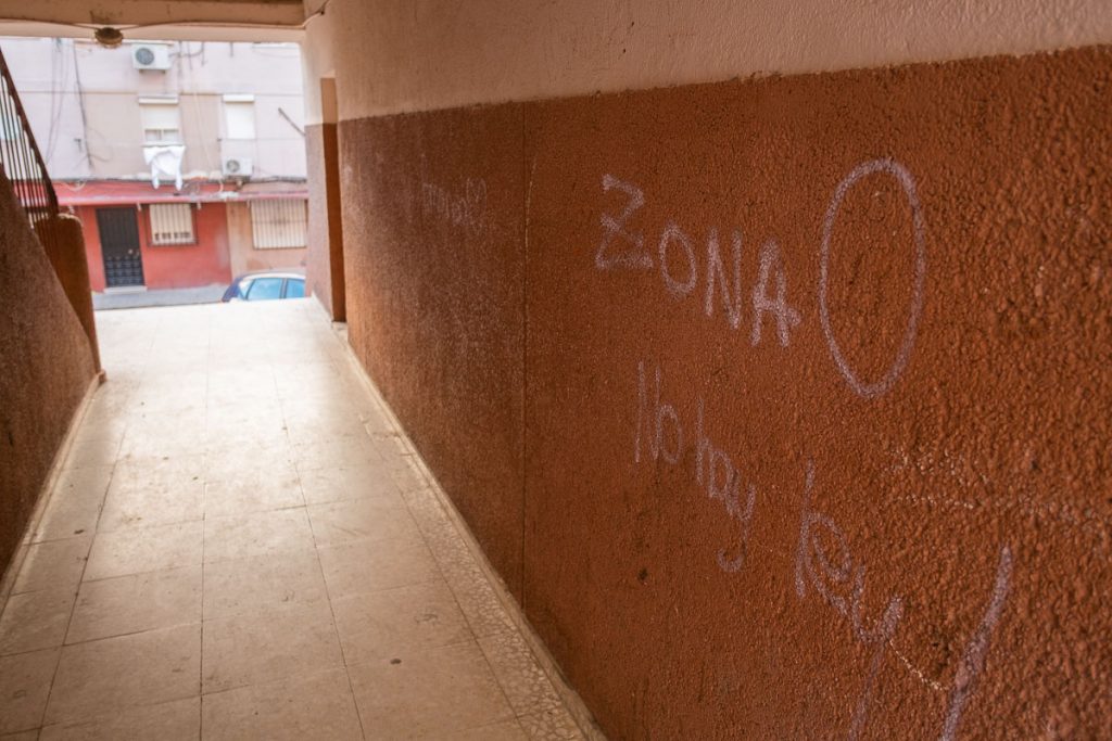 Una pintada en San Juan de Dios. FOTO: MANU GARCÍA